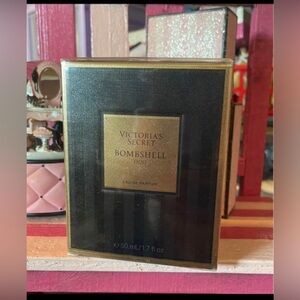 ✨✨BOMBSHELL OUD ✨✨
1.7 fl oz EDP 
SEALED BOX
LIMITED EDITION